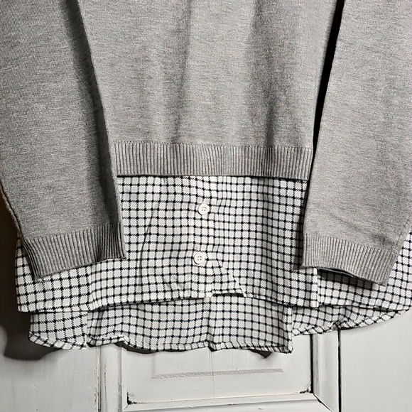 NWT Adrianna Papell Womens Gray V-neck Twofer Sweater w/B&W Faux Blouse XL - Picture 3 of 8